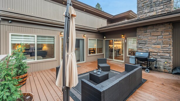 A modern patio with outdoor furniture, a grill, and a view of the house's interior. - Broken Top Villa One - A Beautiful Two Bedroom Villa in Bend's Westside! (Bend)