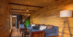 One Bedroom Bungalow, Balcony, Mountain View | Living area