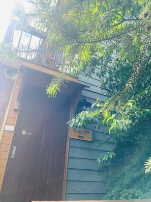 Two Bedrooms Bungalow, Balcony, Mountain View | Tech
