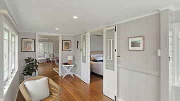 4 bedrooms, iron/ironing board, free WiFi