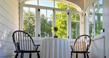 Seneca Breeze Homestead – Lakeview -5BR Farmhouse by the Wineries