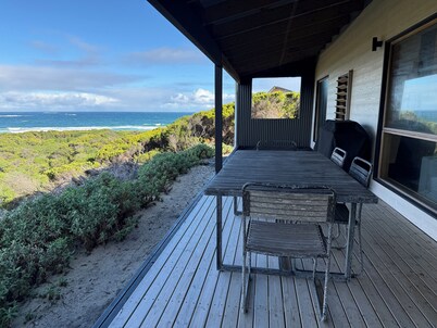 Welcome to Admiral Cabin, a luxurious off-grid retreat on King Island, Tasmania.