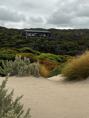 Welcome to Admiral Cabin, a luxurious off-grid retreat on King Island, Tasmania.