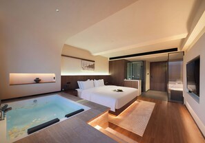 Superior tweepersoonskamer | Luxe beddengoed, donsdekens, bedden met traagschuimmatrassen, een bureau