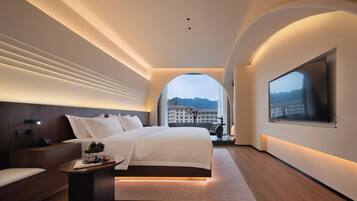 Luxury Duplex | 1 bedroom, premium bedding, down duvets, memory-foam beds