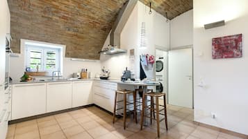 Réfrigérateur, four, plaque de cuisson, lave-vaisselle