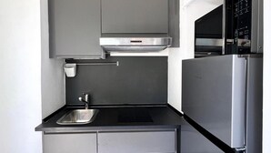 A compact kitchen with a stainless steel refrigerator, a built-in oven, and a sink. - Apartment 'Viabalduini2' with Wi-Fi and Air Conditioning (Lecce)