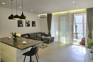 TV - SanPietro Holiday Homes 287, Lalzit Bay, Albania (Lalzit Bay)