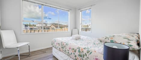Iron/ironing board, free WiFi, bed sheets