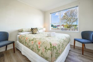 2 室のベッドルーム、アイロン / アイロン台、WiFi (無料)、ベッドシーツ