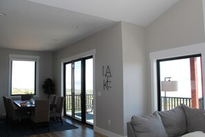 Smart-TV, Kamin, DVD-Player, Tischfußball