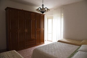 4 quartos, Wi-Fi de cortesia, roupa de cama