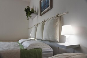 4 bedrooms, free WiFi, bed sheets - Apartment 'Katospedi House' with Balcony, Wi-Fi and Air Conditioning (Lecce)