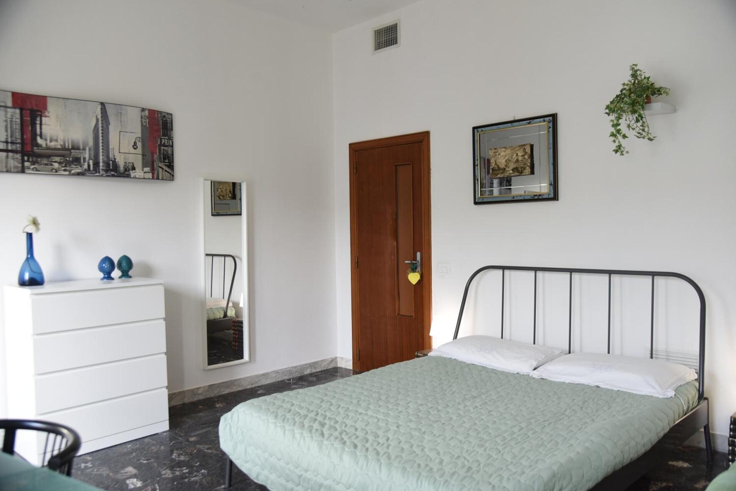 4 多间卧室、免费 WiFi、床单