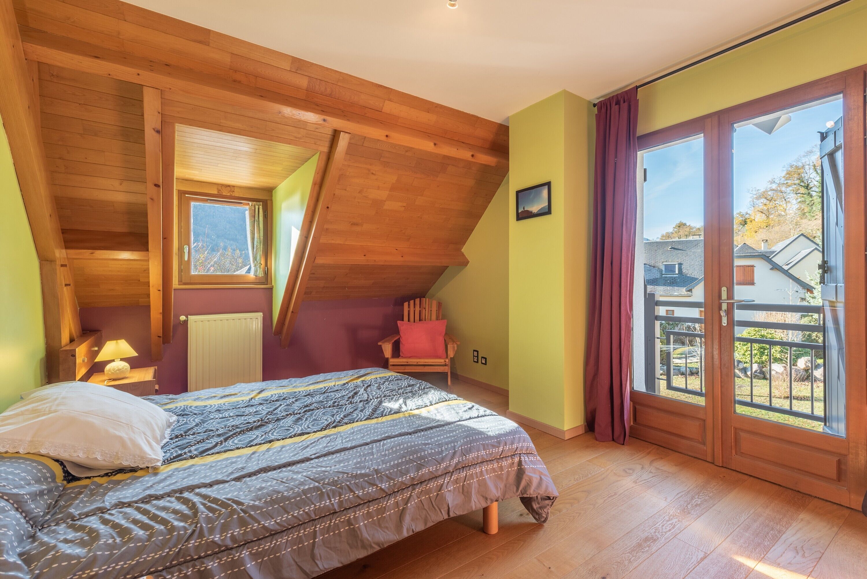 3 bedrooms, iron/ironing board, free WiFi, bed sheets