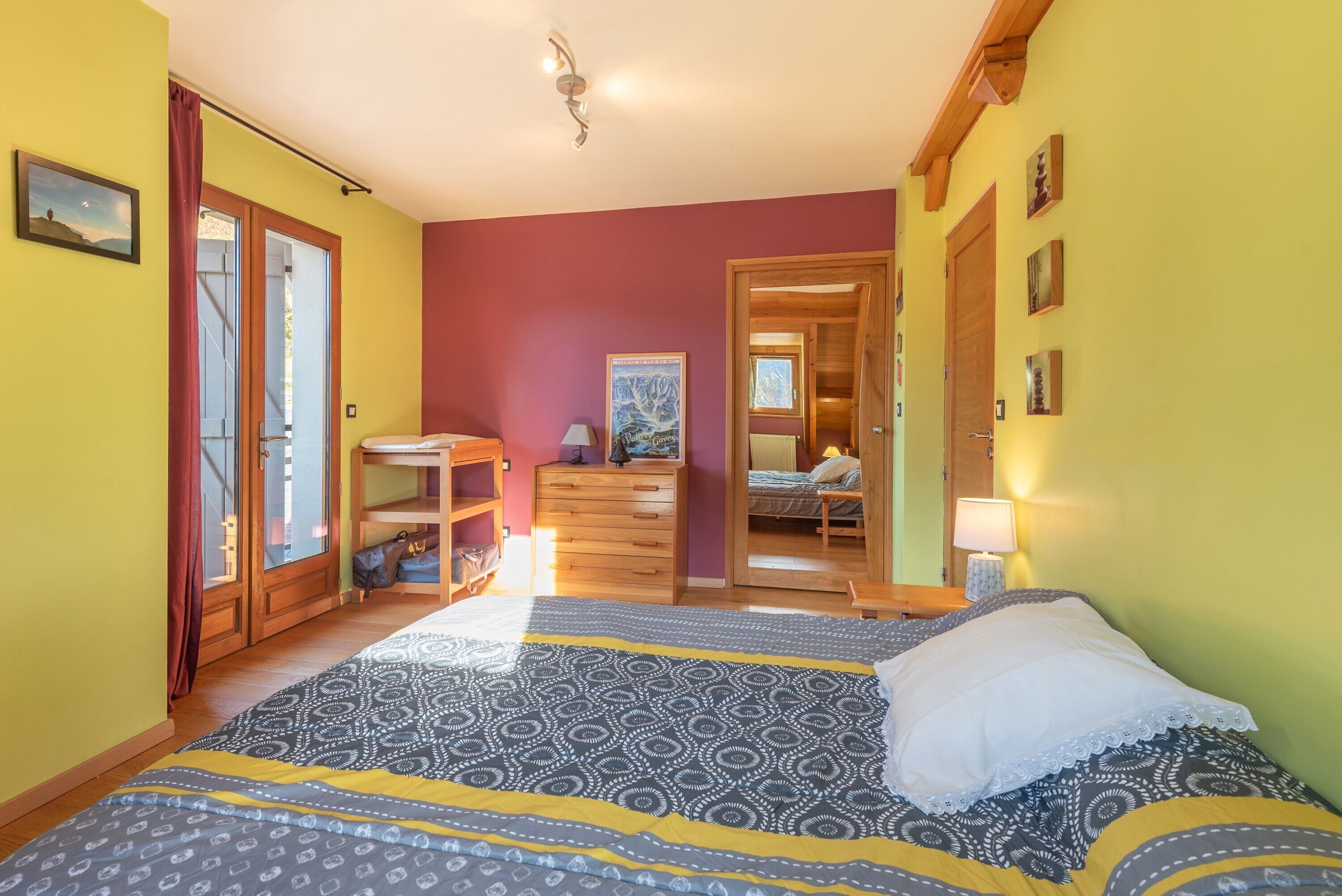 3 chambres, fer et planche à repasser, Wi-Fi gratuit, draps fournis