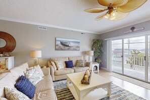 TV, lareira, DVD player