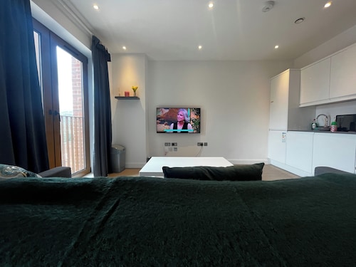Grosvenor Rd Studio - Sleeps 4, Pet Friendly, WiFi
