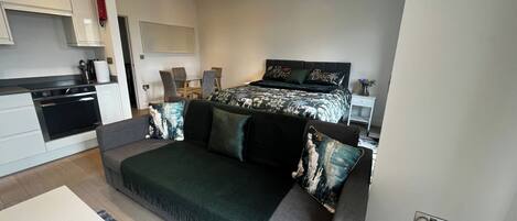 WiFi, bed sheets, wheelchair access