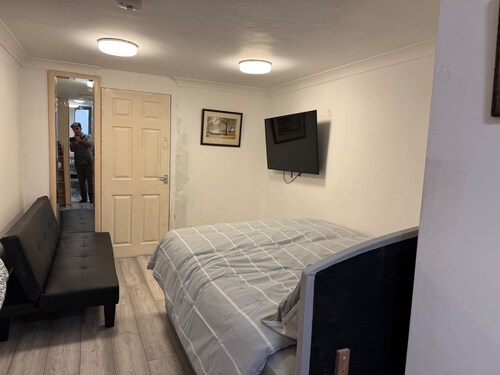 Plymouth - Studio - Stay 2 - Parking - City Centre