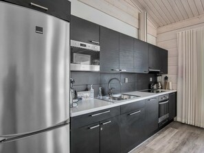 Refrigerador, microondas, lavavajillas, utensilios de cocina