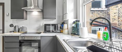 Fridge, microwave, oven, stovetop