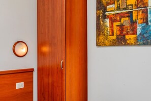 Interior - Apartment 'Petite Maison' with Shared Garden, Wi-Fi and Air Conditioning (Mascali)