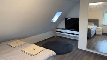 3 bedrooms, iron/ironing board, free WiFi, bed sheets