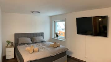 3 bedrooms, iron/ironing board, free WiFi, bed sheets