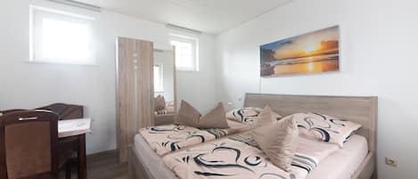 Free WiFi, bed sheets