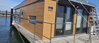 Boat 'Tollow' with Sea View, Wi-Fi and Air Conditioning