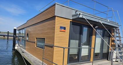 Boot 'Tollow' mit Meerblick, Wi-Fi und Klimaanlage