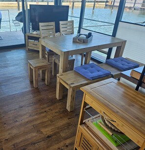 Dining - Boat 'Tollow' with Sea View, Wi-Fi and Air Conditioning (Stralsund)