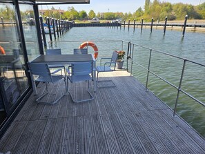 Outdoor dining - Boat 'Tollow' with Sea View, Wi-Fi and Air Conditioning (Stralsund)