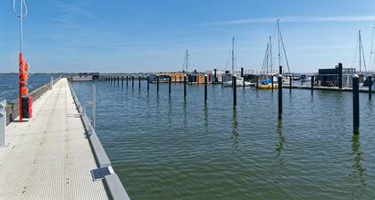 Boot 'Tollow' mit Meerblick, Wi-Fi und Klimaanlage