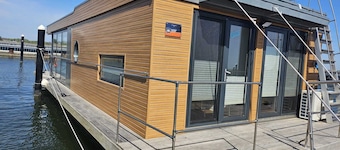 Boat 'Tollow' with Sea View, Wi-Fi and Air Conditioning