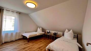 3 bedrooms, free WiFi, bed sheets