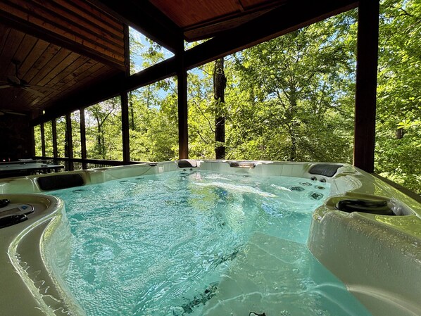 Outdoor spa tub