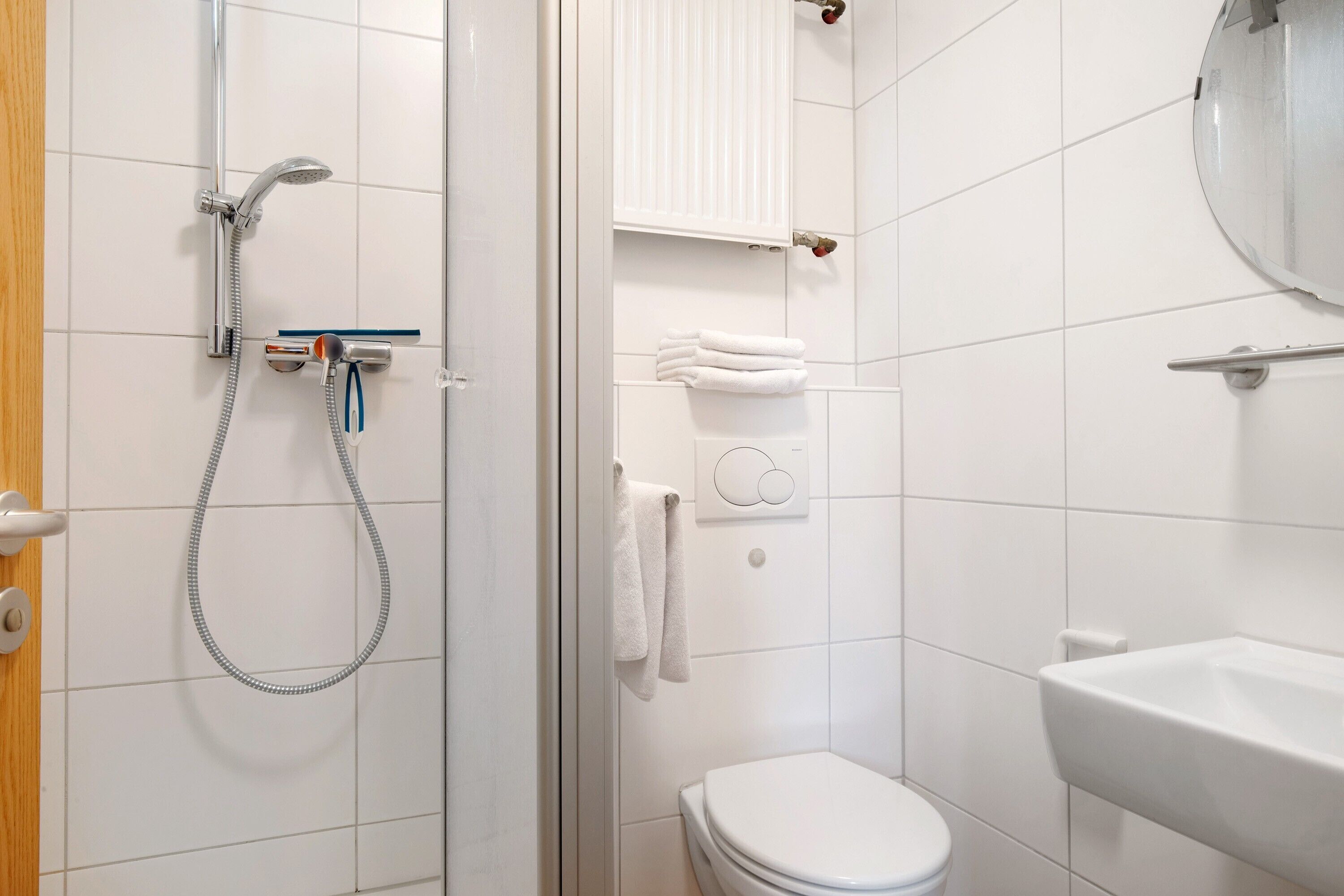 Dusche, Haartrockner, Handtücher