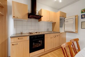 Réfrigérateur, four, plaque de cuisson, lave-vaisselle