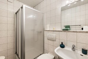 Shower, hair dryer - Apartment (Fuchsbau, 30 sqm) with Private Terrace and Wi-Fi (Schmallenberg)