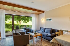 TV, table tennis - Apartment (Fuchsbau, 30 sqm) with Private Terrace and Wi-Fi (Schmallenberg)