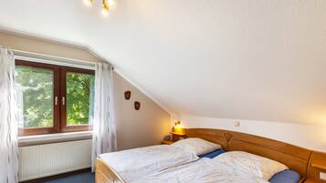 2 makuuhuonetta, silitysrauta/-lauta, ilmainen Wi-Fi, vuodevaatteet