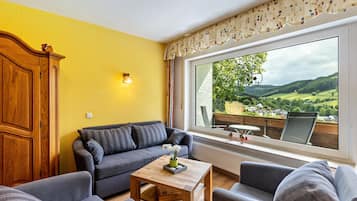 テレビ、卓球台、ステレオ