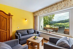 TV, ping pong, stereo