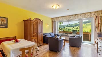 Televisión, mesa de ping pong, estéreo