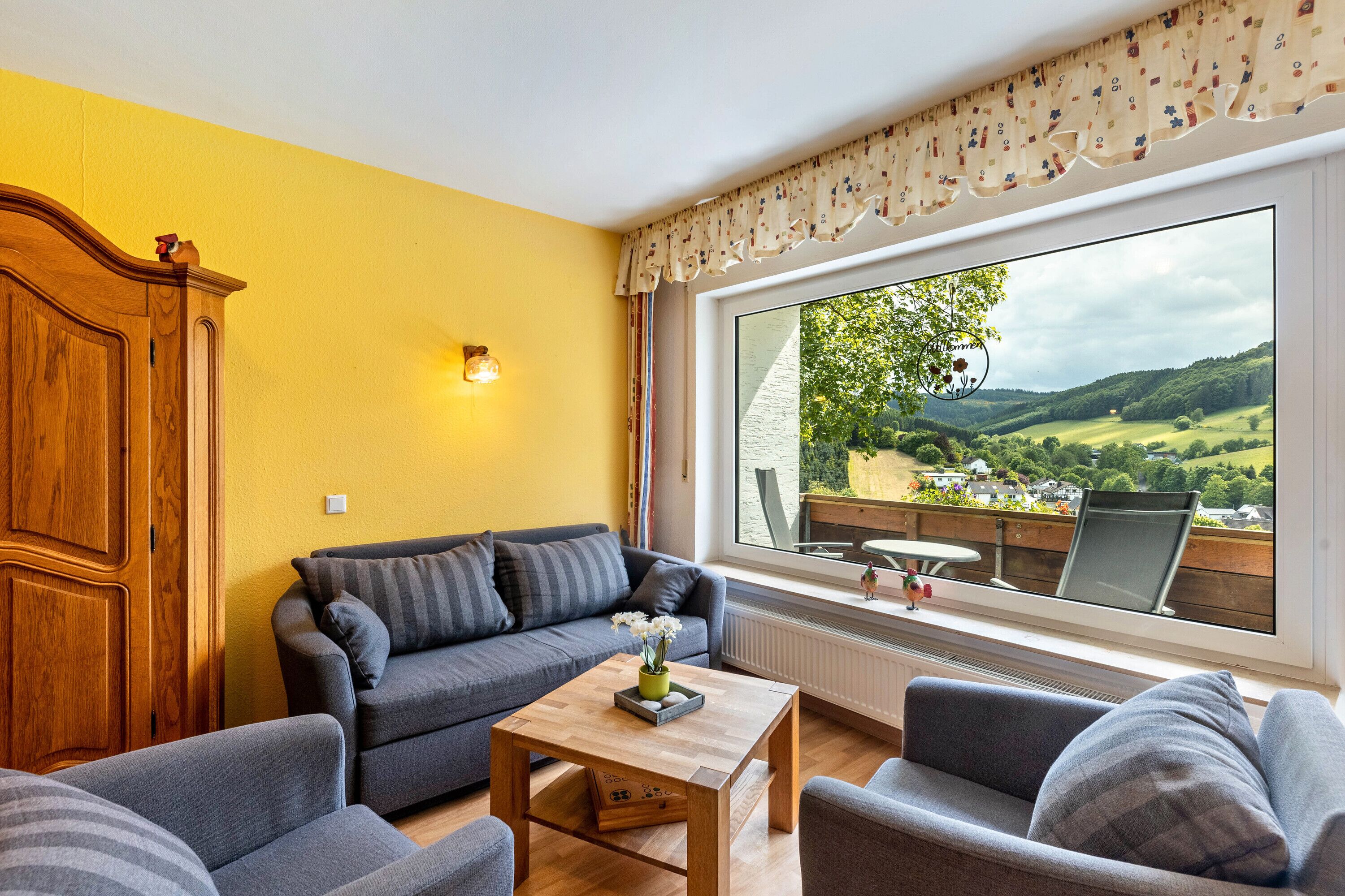 Fernseher, Tischtennisplatte, Stereoanlage