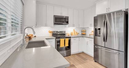 Home 4 miles to Downtown & 9 miles to Airport