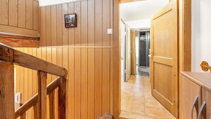 A wooden interior with a staircase, a door leading to another room, and a small framed picture on the wall. - Apartment 'Messe Hannover' with Shared Terrace, Shared Garden and Wi-Fi (Hannover)