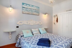 1 bedroom, bed sheets